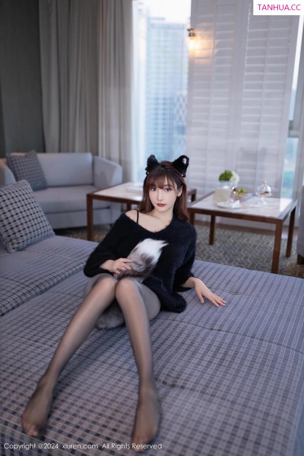 陆萱萱  [XiuRen]高清写真图 2024.02.29 No.8159 陆萱萱 黑丝性感第15张图片